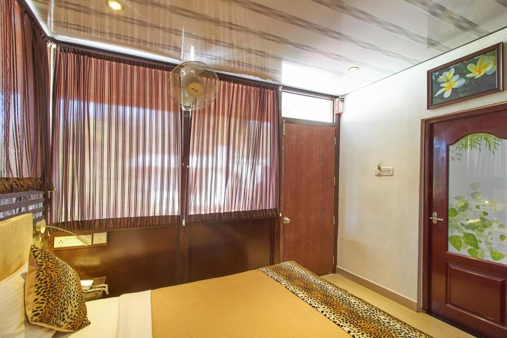 Green Leaf Home Stay Теккаді Екстер'єр фото