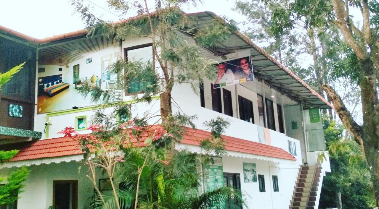 Green Leaf Home Stay Теккаді Екстер'єр фото